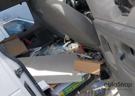 2013 Ford E-350 Super Duty Xlt z USA, uszkodzony, nr VIN 1FBNE3BL0DDA04617